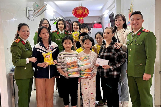 Lực lượng Công an TP. Hải Phòng chia sẻ yêu thương dịp Tết