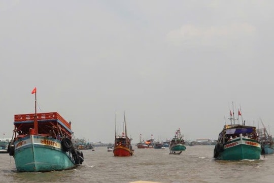 Đón Tết giữa trùng khơi