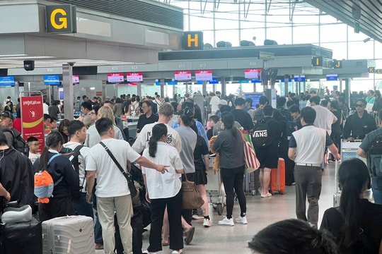 TPHCM: Sân bay và bến xe bước vào ngày cao điểm cuối cùng trước Tết