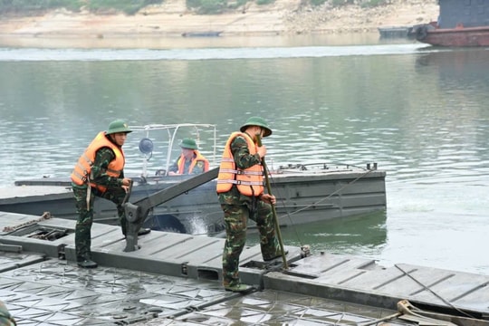 Chính thức vận hành cầu phao sông Lô tỉnh Phú Thọ