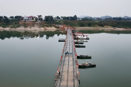 Chính thức vận hành cầu phao sông Lô tỉnh Phú Thọ