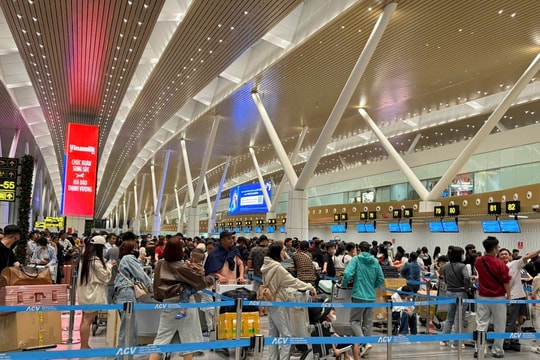 Sân bay Tân Sơn Nhất “hạ nhiệt” ngày cuối năm