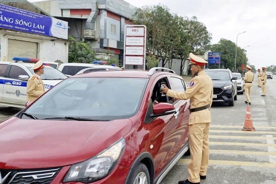 Kiểm tra nồng độ cồn mùng 1 Tết, không có ngoại lệ