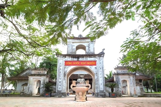 Về đền Bạch Mã nghe Xuân kể chuyện xưa