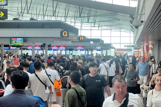 Sân bay Tân Sơn Nhất phục vụ hơn 151.000 hành khách mùng 3 Tết