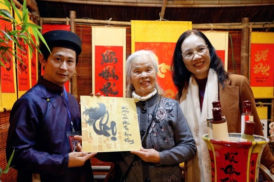 Nét đẹp xin chữ đầu xuân tại Văn Miếu - Quốc Tử Giám