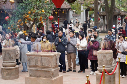 Du khách đến các di tích phía Tây Hải Phòng thăm quan, chiêm bái tăng mạnh