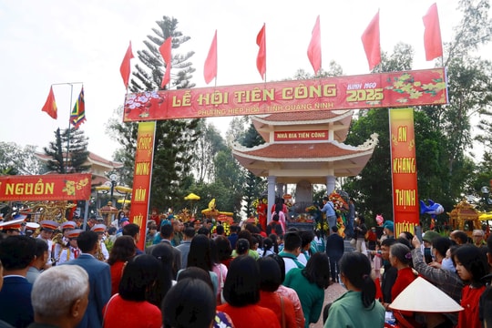 Hàng nghìn người dự lễ hội Tiên Công