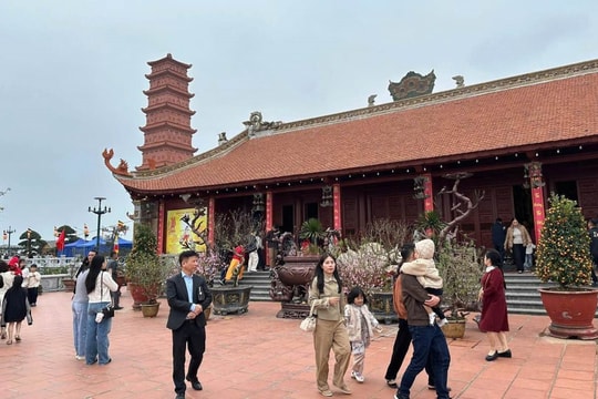 Hơn 100 nghìn lượt khách du xuân Đồ Sơn trong 5 ngày Tết