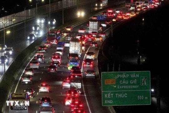 Thủ tướng yêu cầu không để ùn tắc kéo dài tại cửa ngõ Hà Nội, TP Hồ Chí Minh