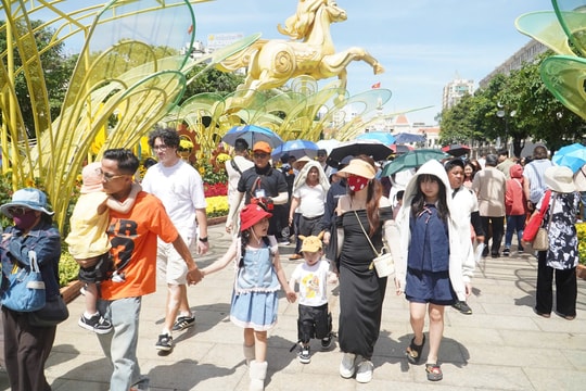 Đường hoa Nguyễn Huệ 2026 thu hút hơn 1,8 triệu lượt khách