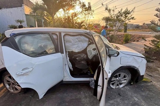 Va chạm giao thông giữa xe taxi và xe máy, một người tử vong