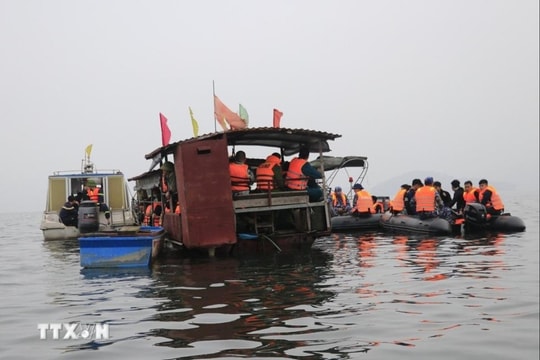 Thủ tướng yêu cầu khắc phục hậu quả vụ tai nạn nghiêm trọng trên hồ Thác Bà