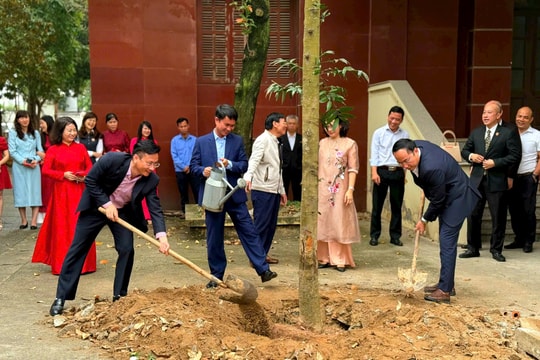 “Tết trồng cây” đầu Xuân 2026 tại Tòa án nhân dân khu vực 6 - Hà Nội