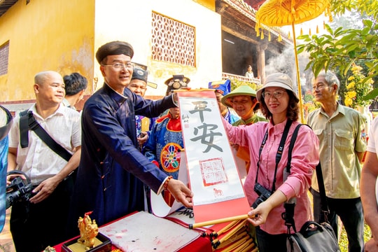 Đại Nội Huế rộn ràng Lễ Hạ Tiêu và Khai ấn Xuân Bính Ngọ 2026