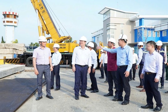 Bí thư Tỉnh ủy Cà Mau thăm các công trường trọng điểm trong ngày đầu năm mới