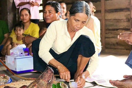 Người Jrai trọn đạo hiếu với đấng sinh thành