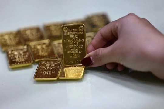 Giá vàng hôm nay (24/2): Neo ở vùng giá cao