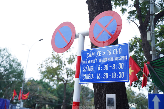 Hà Nội xử lý 370 trường hợp phương tiện vi phạm ở phố cổ