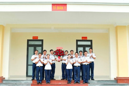 BTL Vùng Cảnh sát biển 4 chúc mừng Ngày Thầy thuốc Việt Nam