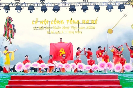 Ba Bể rộn ràng sắc xuân trong Lễ hội Lồng tồng