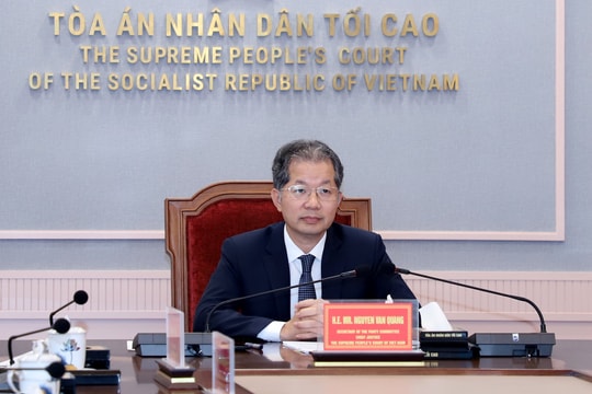 Chánh án Nguyễn Văn Quảng thảo luận với chuyên gia Anh về Tòa án chuyên biệt tại Trung tâm tài chính quốc tế