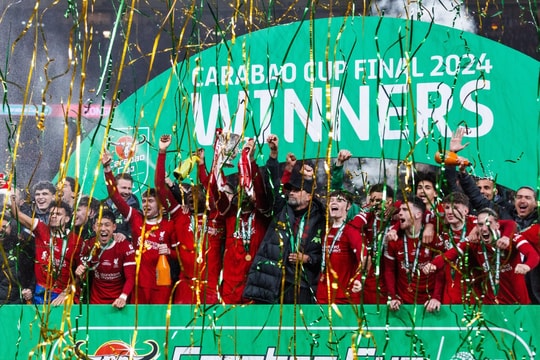 Liverpool lập kỷ lục doanh thu gần 1 tỷ USD sau mùa vô địch Ngoại hạng Anh