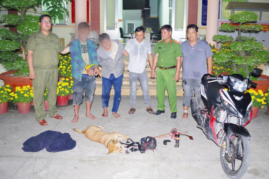 Đi trộm chó, dùng súng hơi cay chống trả khi bị truy đuổi
