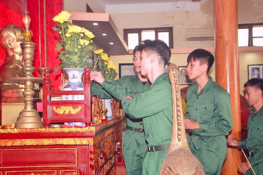 Rạng ngời "Tinh thần Xô viết" trong buổi gặp mặt thanh niên lên đường nhập ngũ