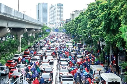 Hà Nội: Chuyển đổi taxi sử dụng nhiên liệu hóa thạch sang sử dụng điện, năng lượng xanh