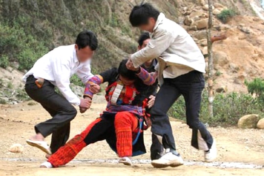 Vận động thành công nữ sinh lớp 8 bị “bắt” làm vợ quay lại trường