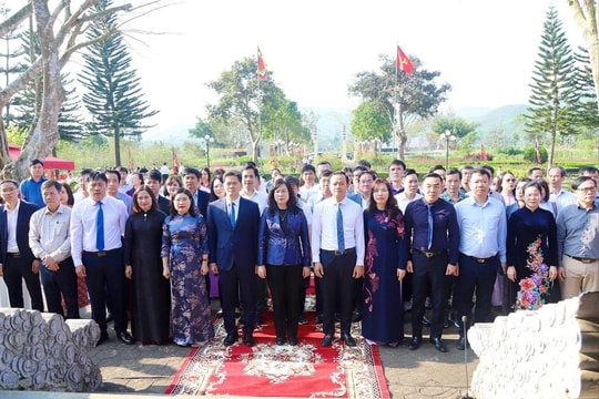 Bộ trưởng Bộ Y tế dâng hương tưởng niệm 235 năm ngày mất Đại danh y Hải Thượng Lãn Ông