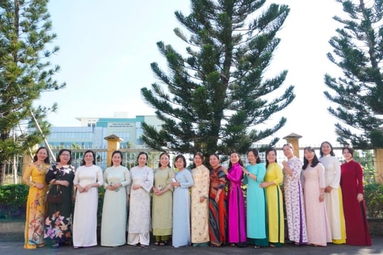 Nữ cán bộ TAND hai cấp TP Cần Thơ hưởng ứng “Tuần lễ áo dài”