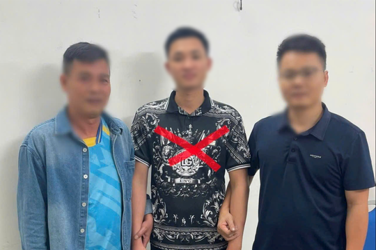 Đối tượng đánh người gây thương tích bị truy nã ra đầu thú