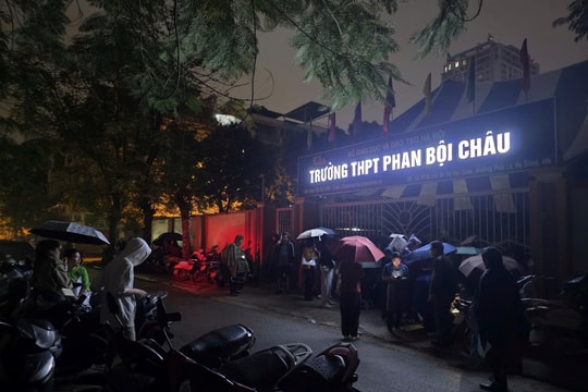Dừng nhận hồ sơ trực tiếp, hoàn trả phí ghi danh ở THPT Phan Bội Châu