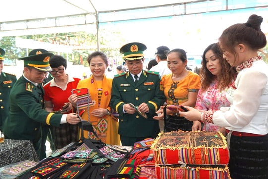 Xây dựng vững chắc thế trận lòng dân