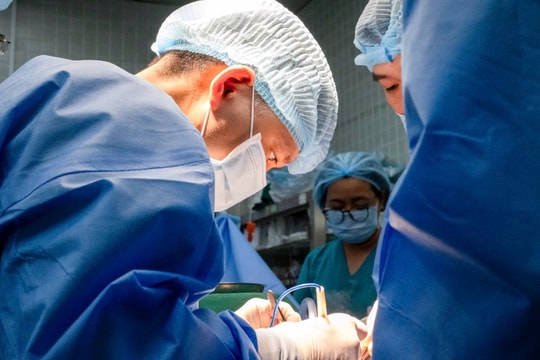 Phối hợp 8 chuyên khoa cứu ca ung thư hốc mũi xâm lấn
