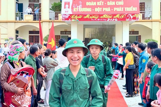 Lào Cai: Trang trọng tổ chức tiễn tân binh lên đường nhập ngũ