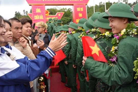 Gần 1.000 thanh niên Quảng Ninh viết đơn tình nguyện năm đầu đổi mới tuyển quân