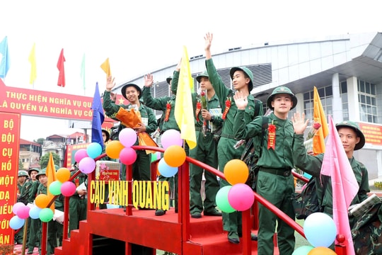 Tuổi trẻ Phú Thọ hăng hái lên đường thực hiện nghĩa vụ với Tổ quốc
