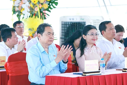 Chủ tịch Quốc hội Trần Thanh Mẫn dự lễ khởi công dự án thành phần 1, đường Hương lộ 2