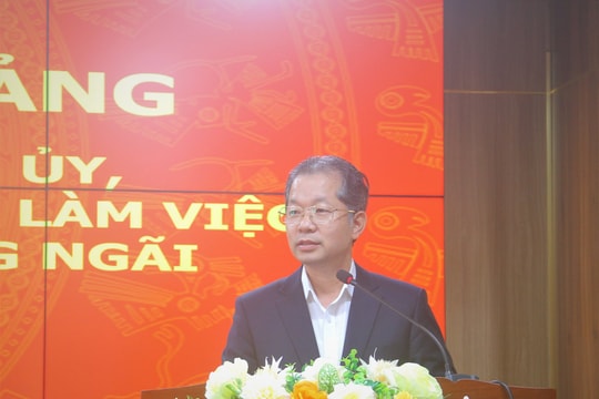 Chánh án TANDTC Nguyễn Văn Quảng thăm, làm việc tại TAND tỉnh Quảng Ngãi