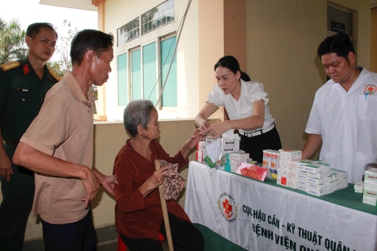 TPHCM: Khám bệnh, phát thuốc miễn phí cho người dân có hoàn cảnh khó khăn