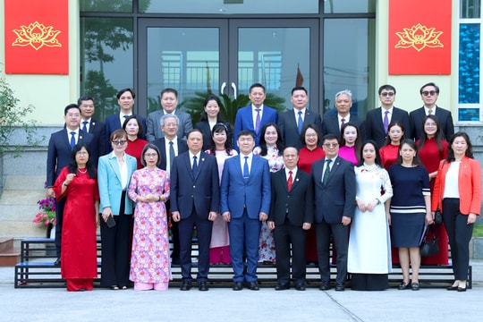 Chánh án Tòa án tối cao Mông Cổ Ganzorig Damdin thăm và làm việc tại Học viện Tòa án