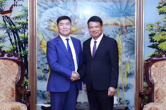 Viện trưởng VKSND tối cao Nguyễn Huy Tiến tiếp Chánh án Tòa án tối cao Mông Cổ