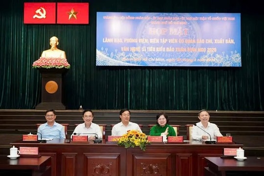 TPHCM họp mặt phóng viên, biên tập viên, văn nghệ sĩ tiêu biểu