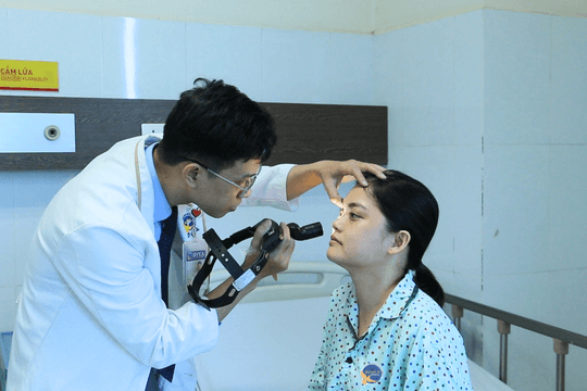 Phát hiện khối u sau hơn 1 năm chịu cảnh "mắt lồi"