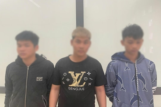 Bắt tạm giam 3 thiếu niên cướp xe điện