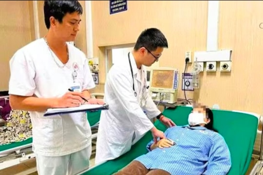 Người phụ nữ bị hôn mê khi đốt than trong phòng kín