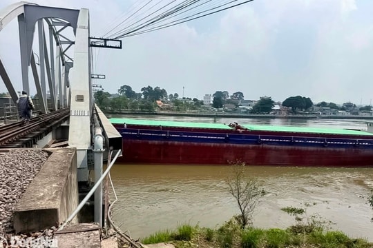 Cầu Ghềnh gặp sự cố, nhiều chuyến tàu từ ga Sài Gòn phải tạm dừng